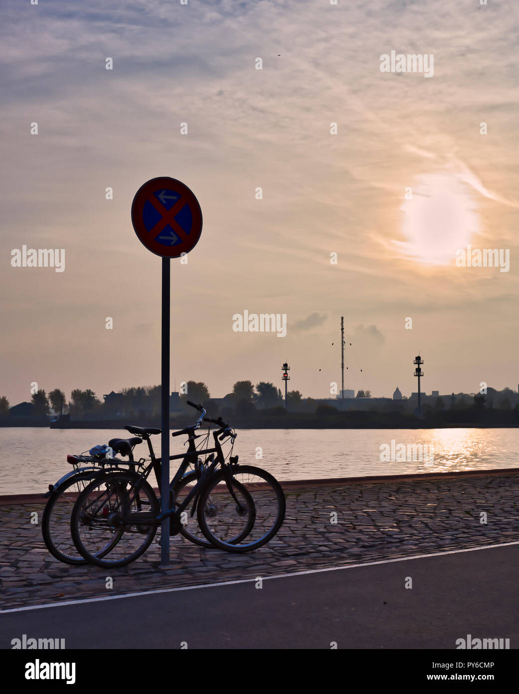 Leuchtturm Kiel-Holtenau. Deutschland. Den Leuchtturm im Kieler Hafen. Deutschland. Mit einer Canon 5D MkII Kamera und 17-40-mm-Objektiv fotografiert. Stockfoto