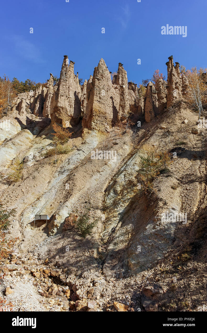 Herbst Landschaft der Stadt Rock der Gründung Teufel in Radan Berg, Serbien Stockfoto