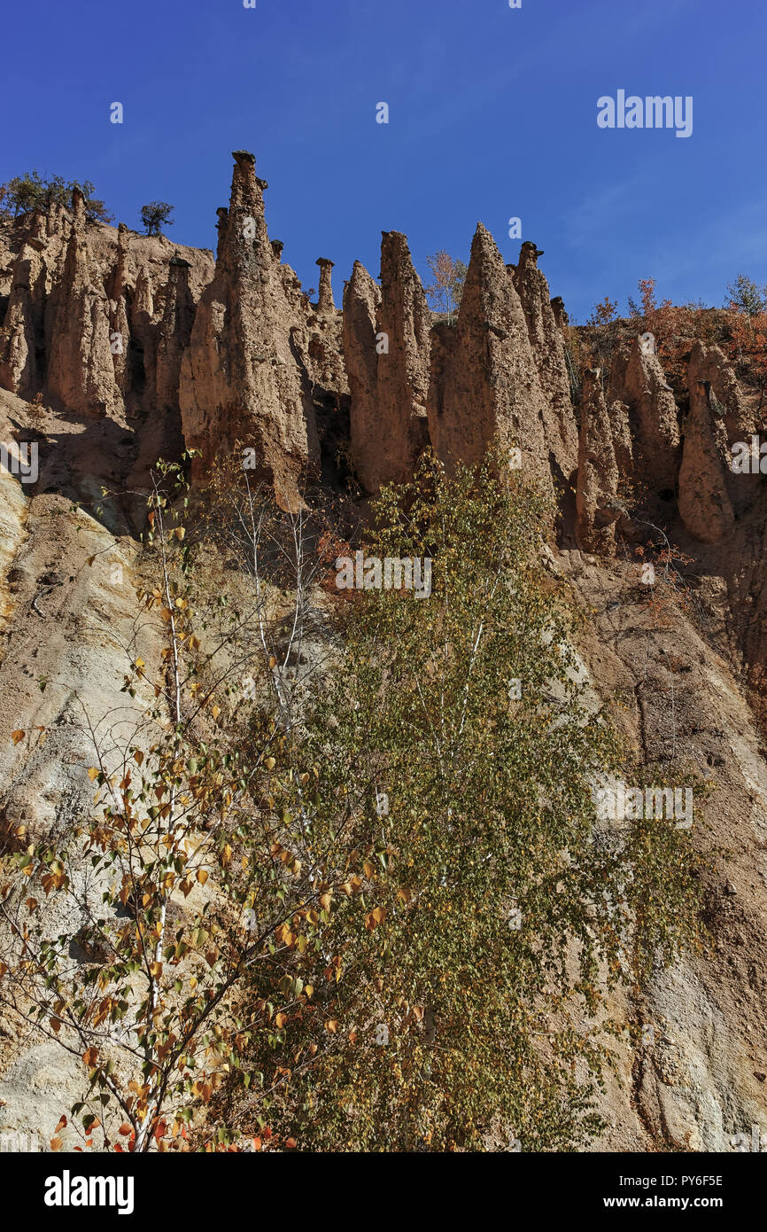 Herbst Landschaft der Stadt Rock der Gründung Teufel in Radan Berg, Serbien Stockfoto