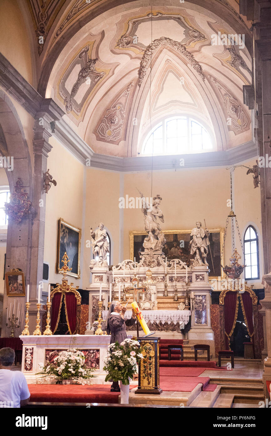 Innerhalb der kroatischen katholischen Kirche Stockfoto