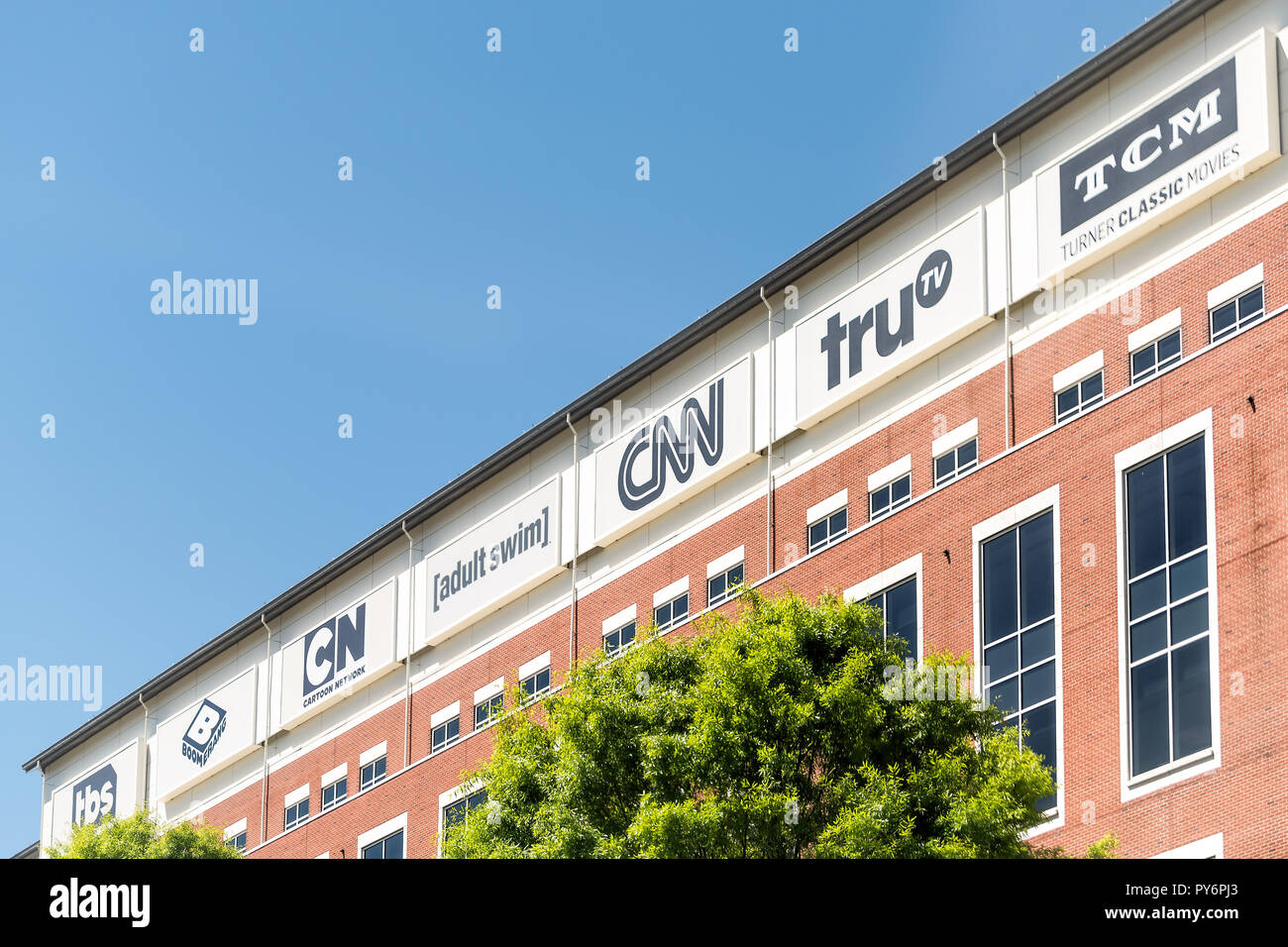 Atlanta, USA - 20. April 2018: CNN Center World Headquarters und anderen cable news Networks in der Innenstadt von der Stadt mit Zeichen Stockfoto