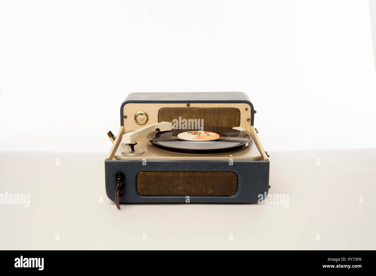 Vintage Record Player auf weißem Hintergrund, 1960er, Siemens. giradischi epoca Anni 60 Stockfoto