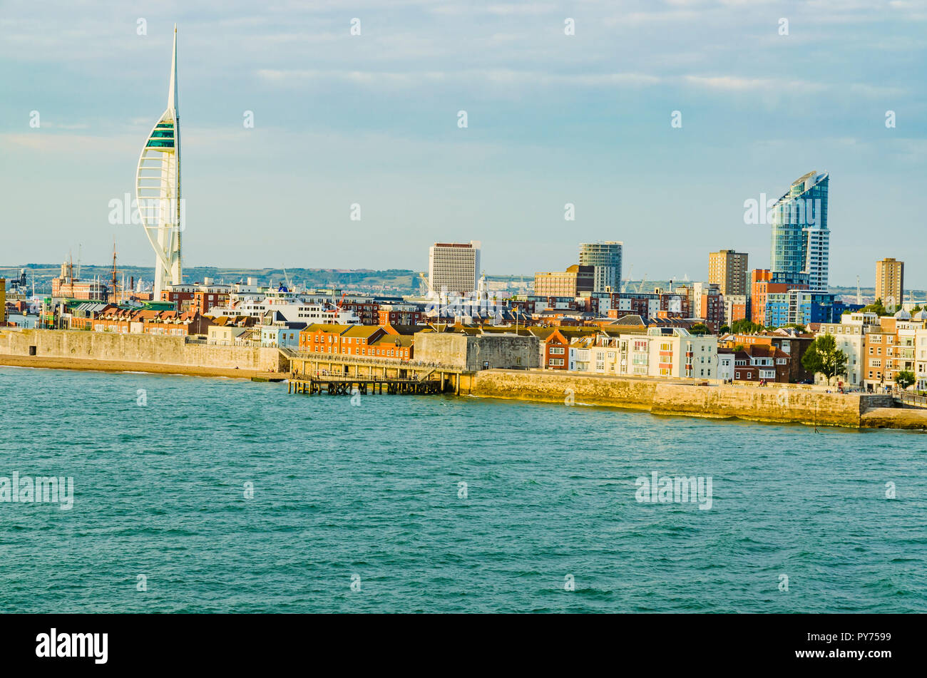 Die Emirate Spinnaker Tower ist ein 170 Meter (560 ft) Sehenswürdigkeiten Aussichtsturm in Portsmouth, England, Großbritannien. Es ist das Herzstück der Sanierung Stockfoto