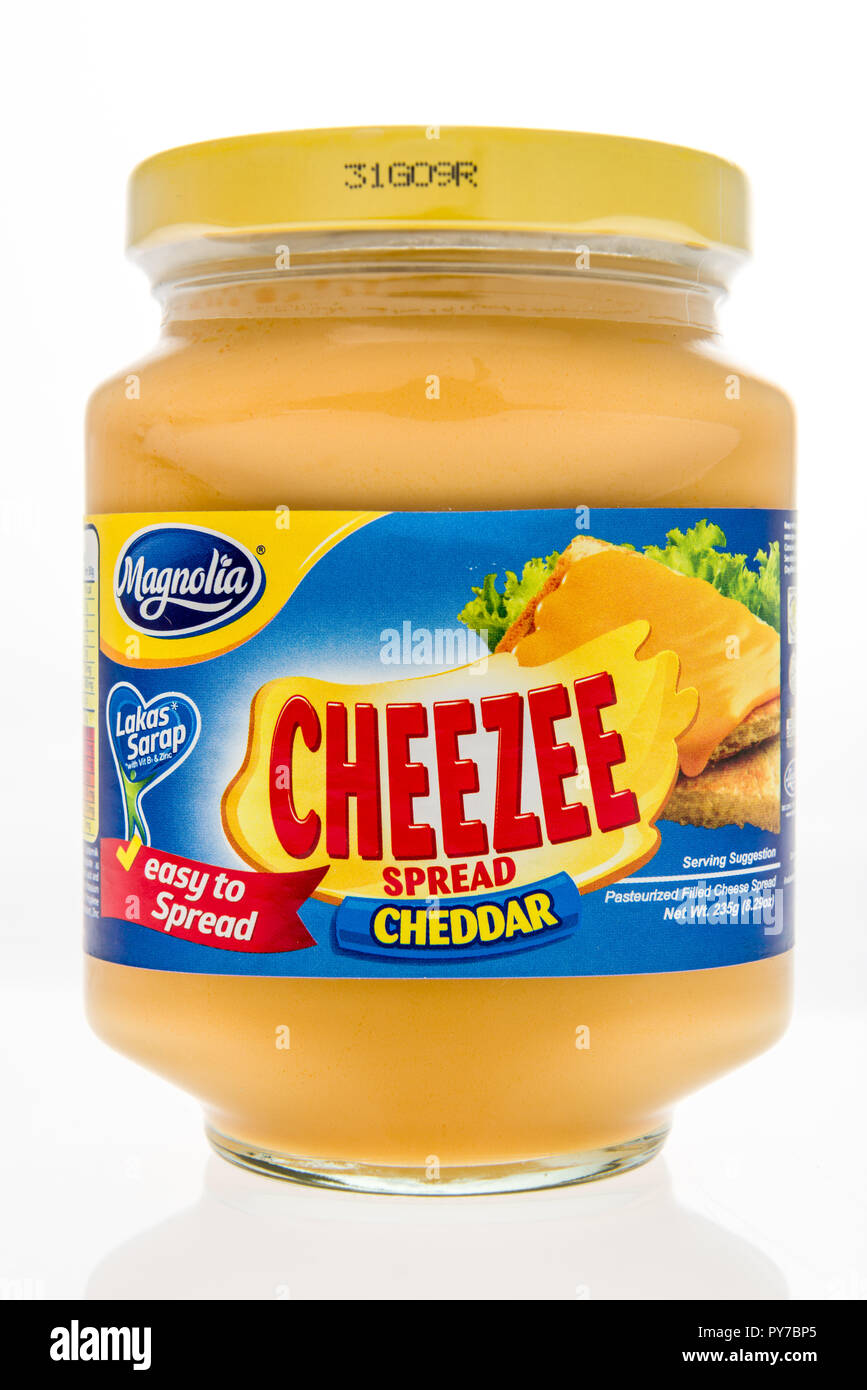 Winneconne, WI - 7. Oktober 2018: ein Glas der Magnolia cheezee verteilt auf einem isolierten Hintergrund. Stockfoto