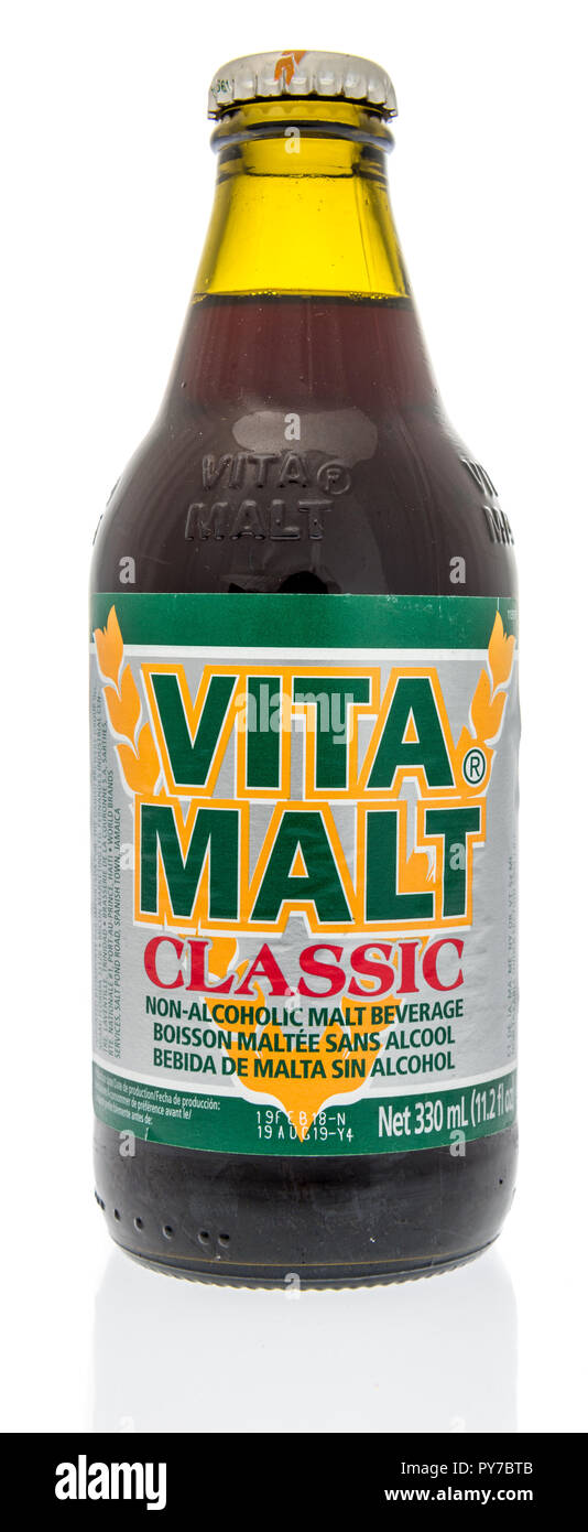 Winneconne, WI - 8. Oktober 2018: eine Flasche Vita Malz Malz klassische nicht-alkoholische Getränke an einem isolierten Hintergrund. Stockfoto