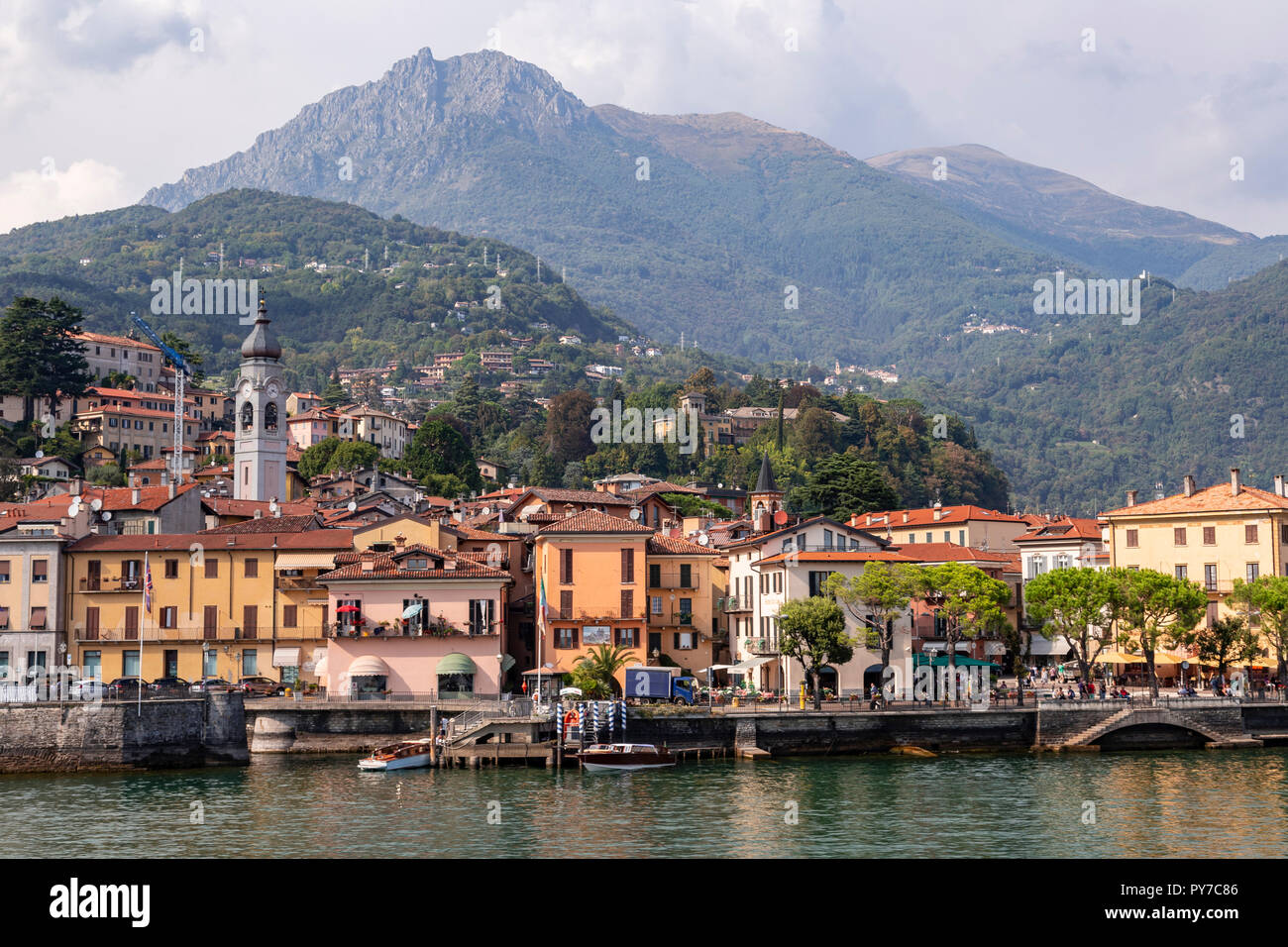 Die Stadt von Menaggio am Comer See in den italienischen Bergen Stockfoto