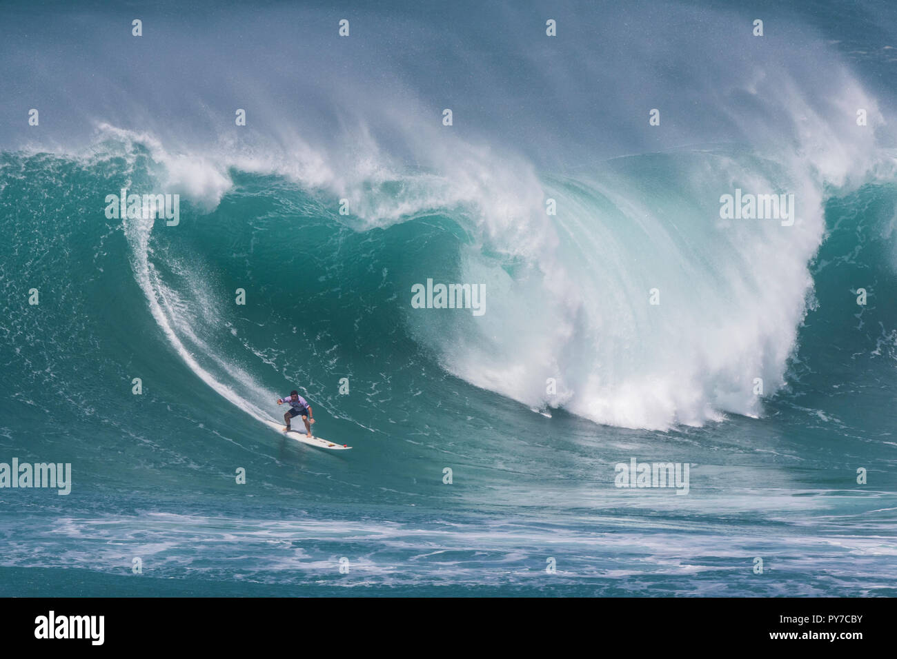 Surfer an den 2016 Eddie Aikau surf Contest. Stockfoto