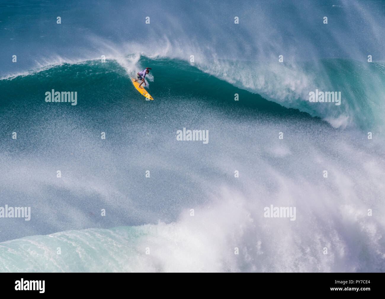 Mark Healey an den 2016 Eddie Aikau surf Contest. Stockfoto