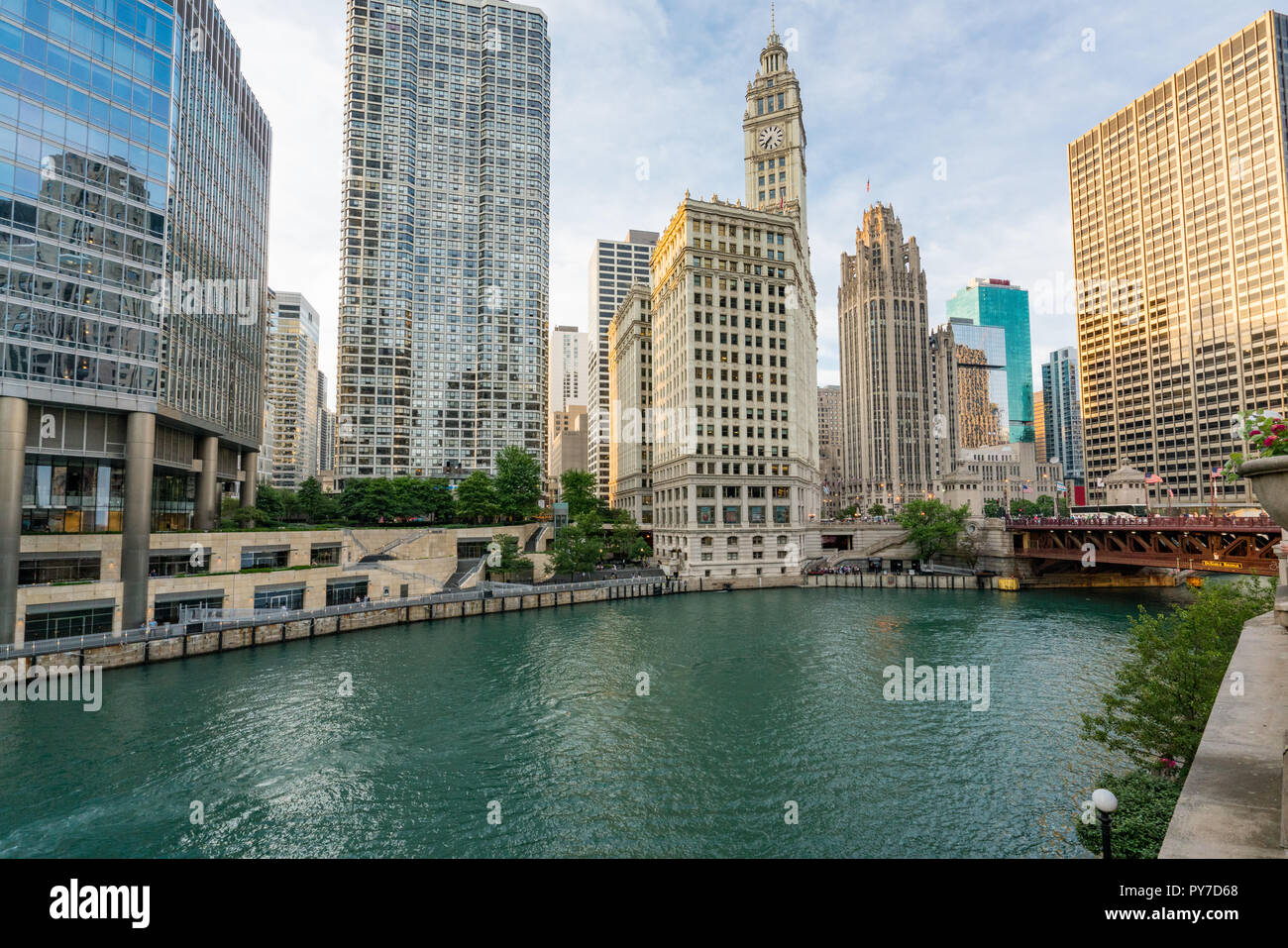 Downtown Chicago entlang des Chicago River in der Nähe der Michigan Avenue. Stockfoto