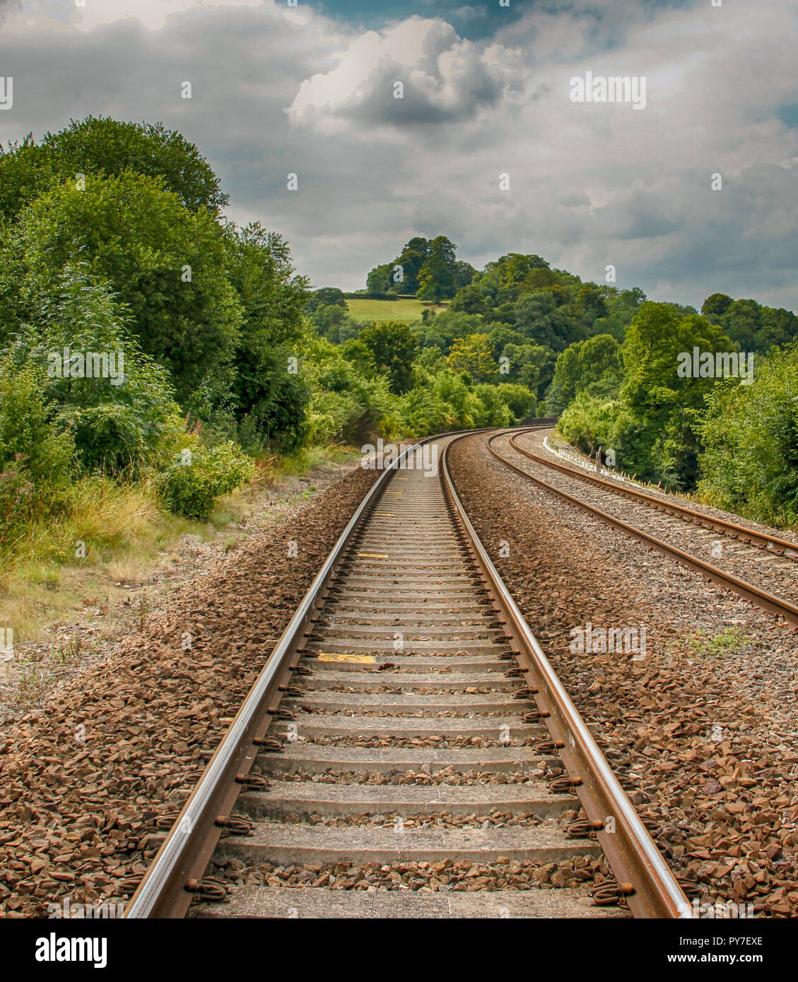 Bahn Linien verschwinden in die Zukunft Stockfoto