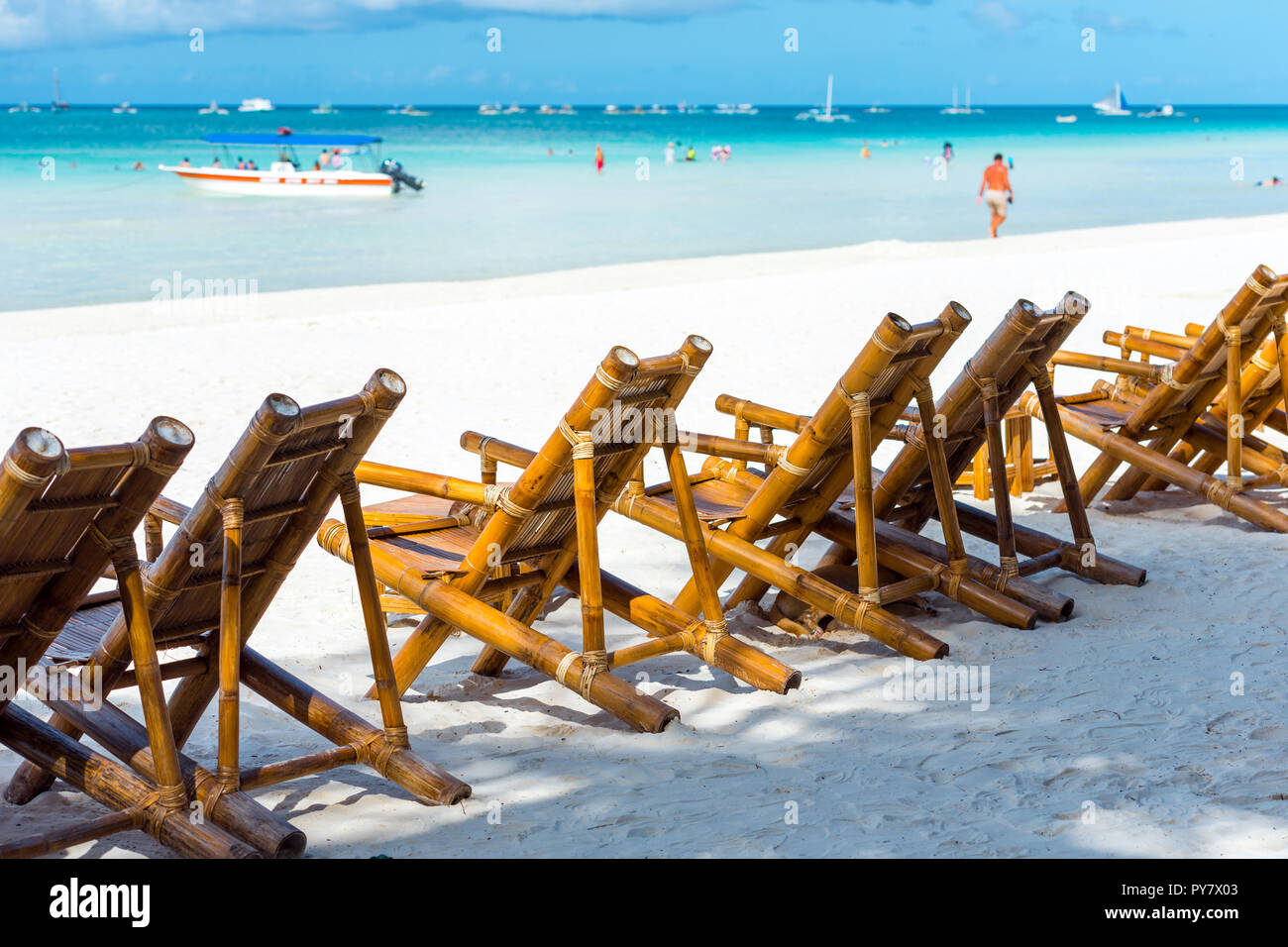 Bambus liegen am Strand, Boracay, Philippinen. Mit selektiven Fokus  Stockfotografie - Alamy