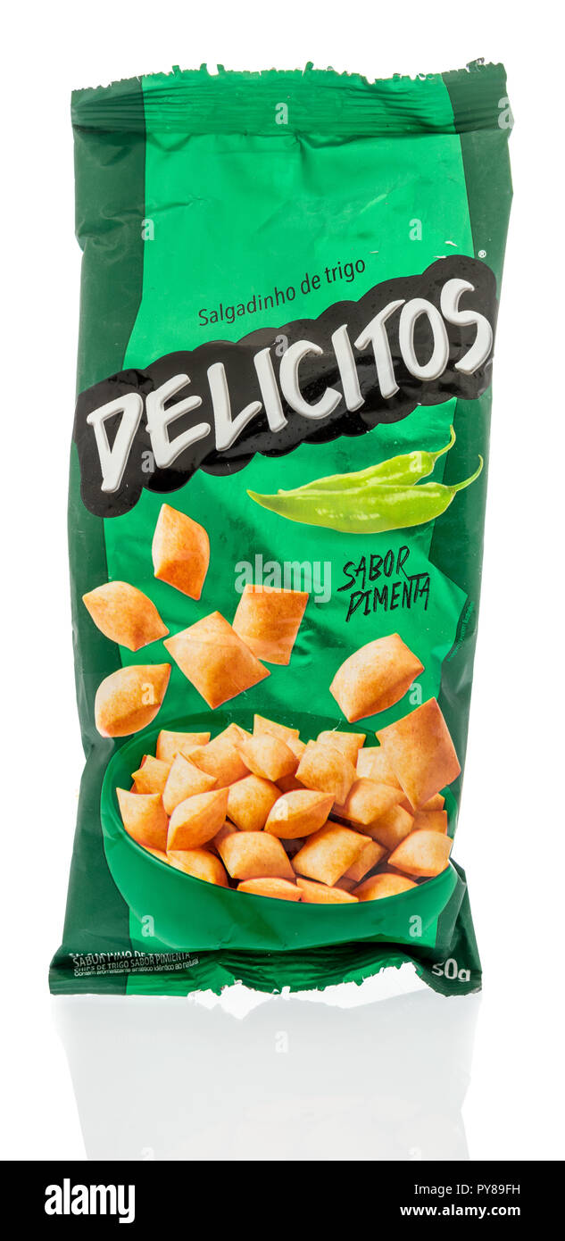 Winneconne, WI - 14. Oktober 2018: ein Paket von Delicitos Pfeffer  aufgeblasen Snack aus Brasilien auf einem isolierten Hintergrund  Stockfotografie - Alamy