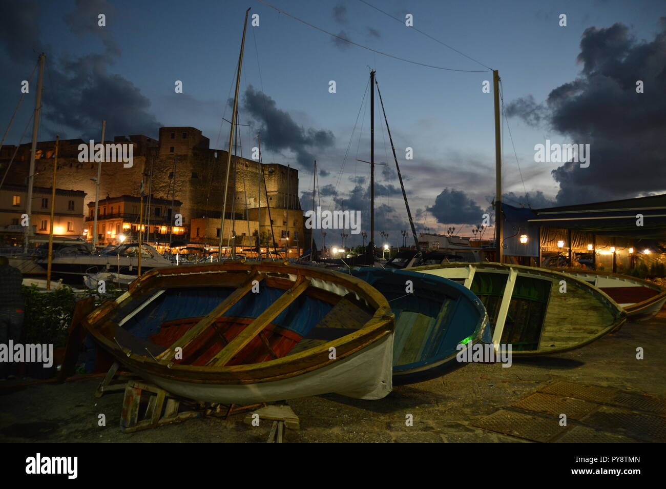 Die Ruhe der Sonnenuntergang auf den alten Hafen Stockfoto