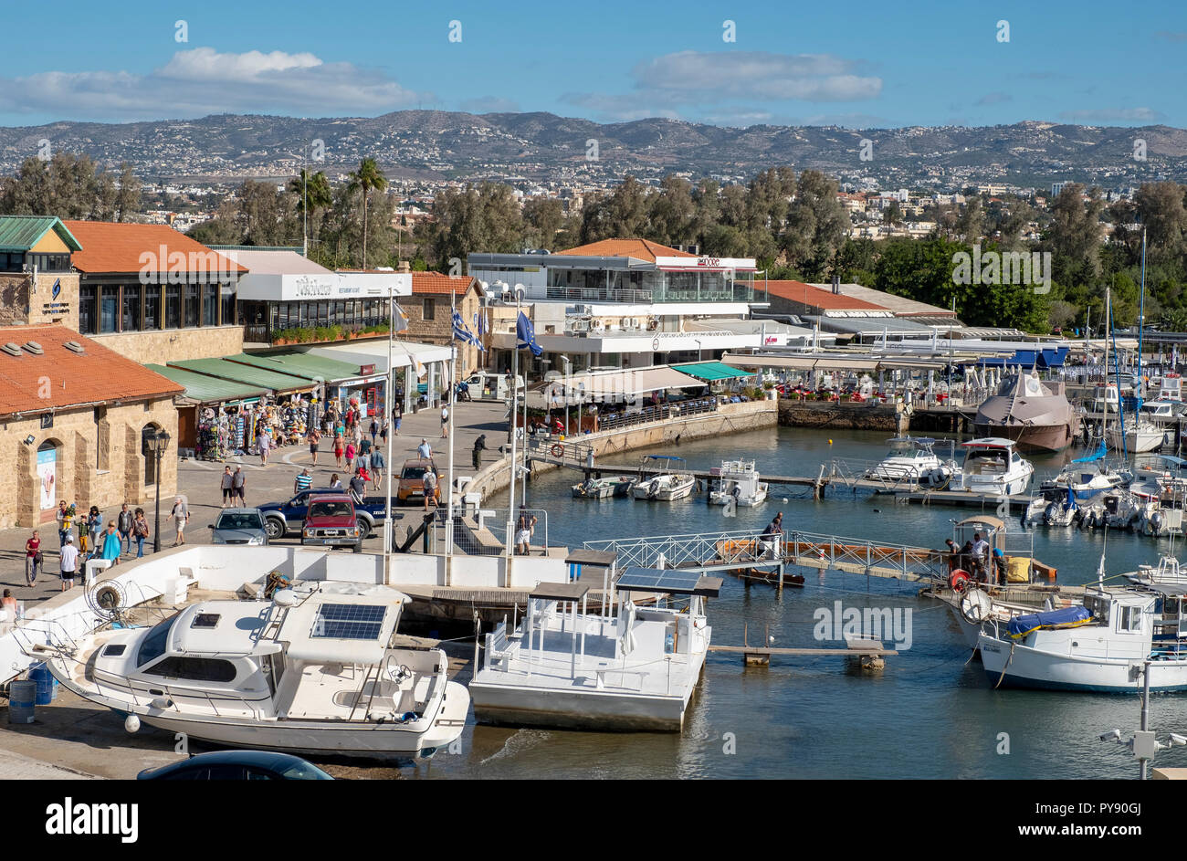 Ein Blick auf die touristische Gegend und Hafen von Paphos, Paphos, Zypern. Stockfoto