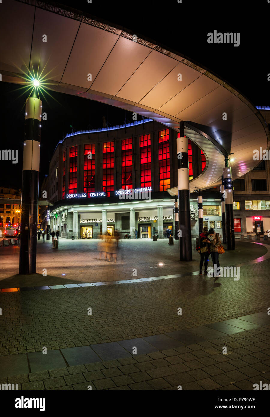 Brussel, Bruxelles Central Station in der Nacht Stockfoto