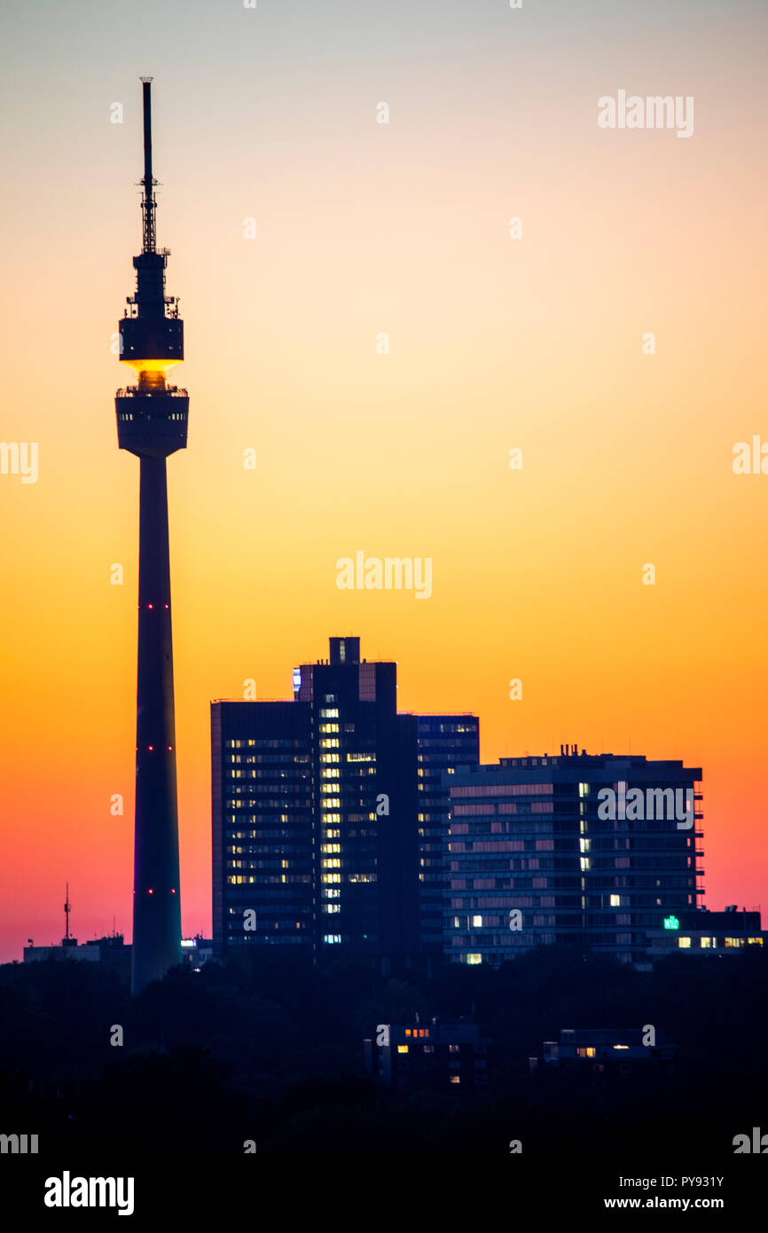 Dortmund, Sonnenuntergang, Florian Turm, Fernsehturm, Aussichtsplattform, Deutschland Stockfoto