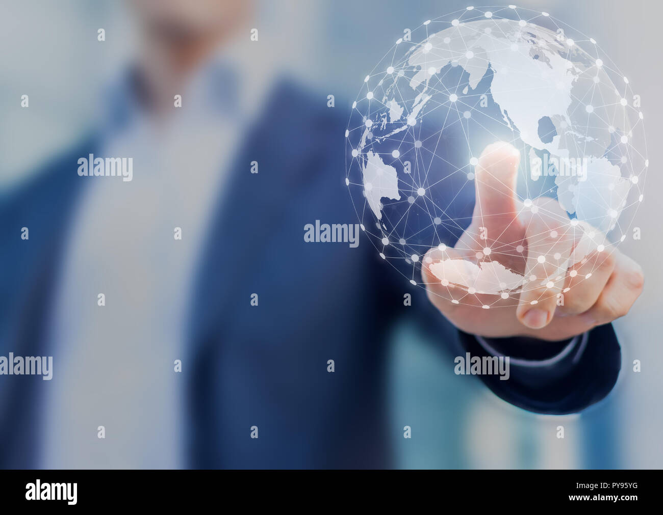 Globales Netzwerk Kommunikation mit internationalen Verbindungen für Business rund um die 3D-Weltkarte, Financial Exchange, Internet der Dinge (IoT), blockchain Stockfoto