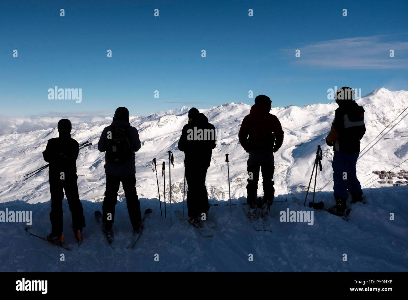 Skifahrer in Val Thorens, Skigebiet in den Französischen Alpen, La Vanoise, Tarentaise, Savoyen Stockfoto