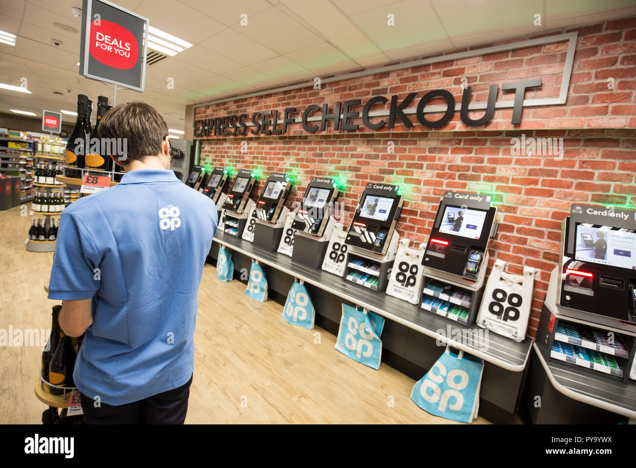 Interieur eines Co-op-Shops Stockfoto