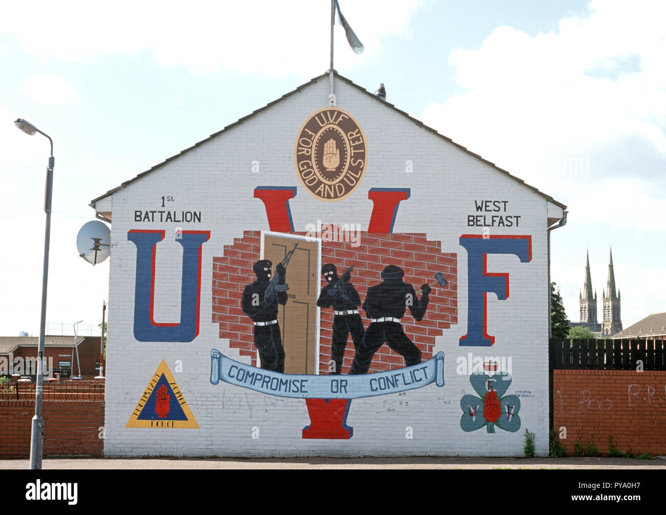 UVF, Ulster Volunteer Force, loyalistische Wandmalereien während der Troubles, Nordirland, Belfast, 1997 Stockfoto