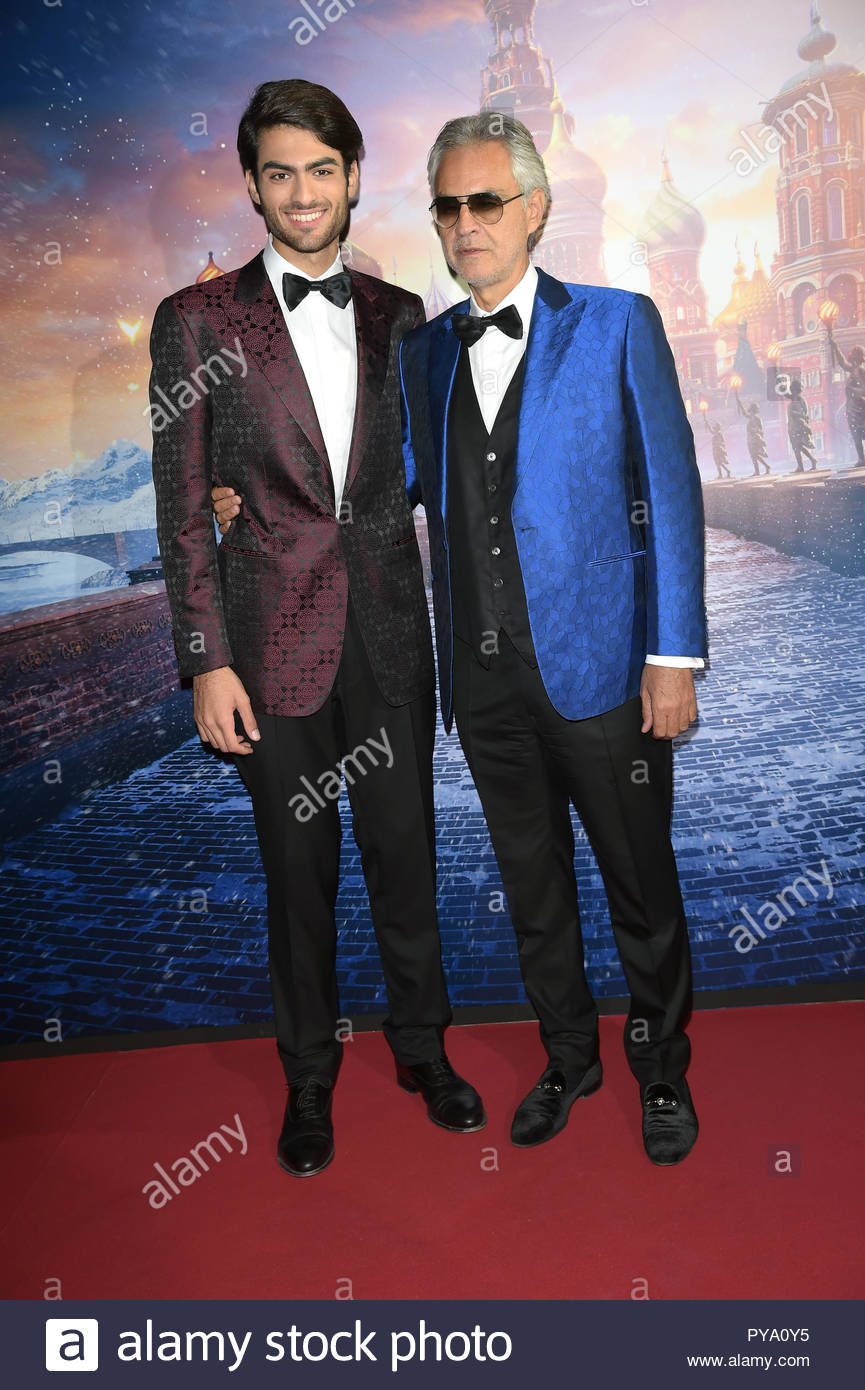 Andrea Bocelli Matteo Bocelli Milano 18 10 2018 Stockfotografie Alamy