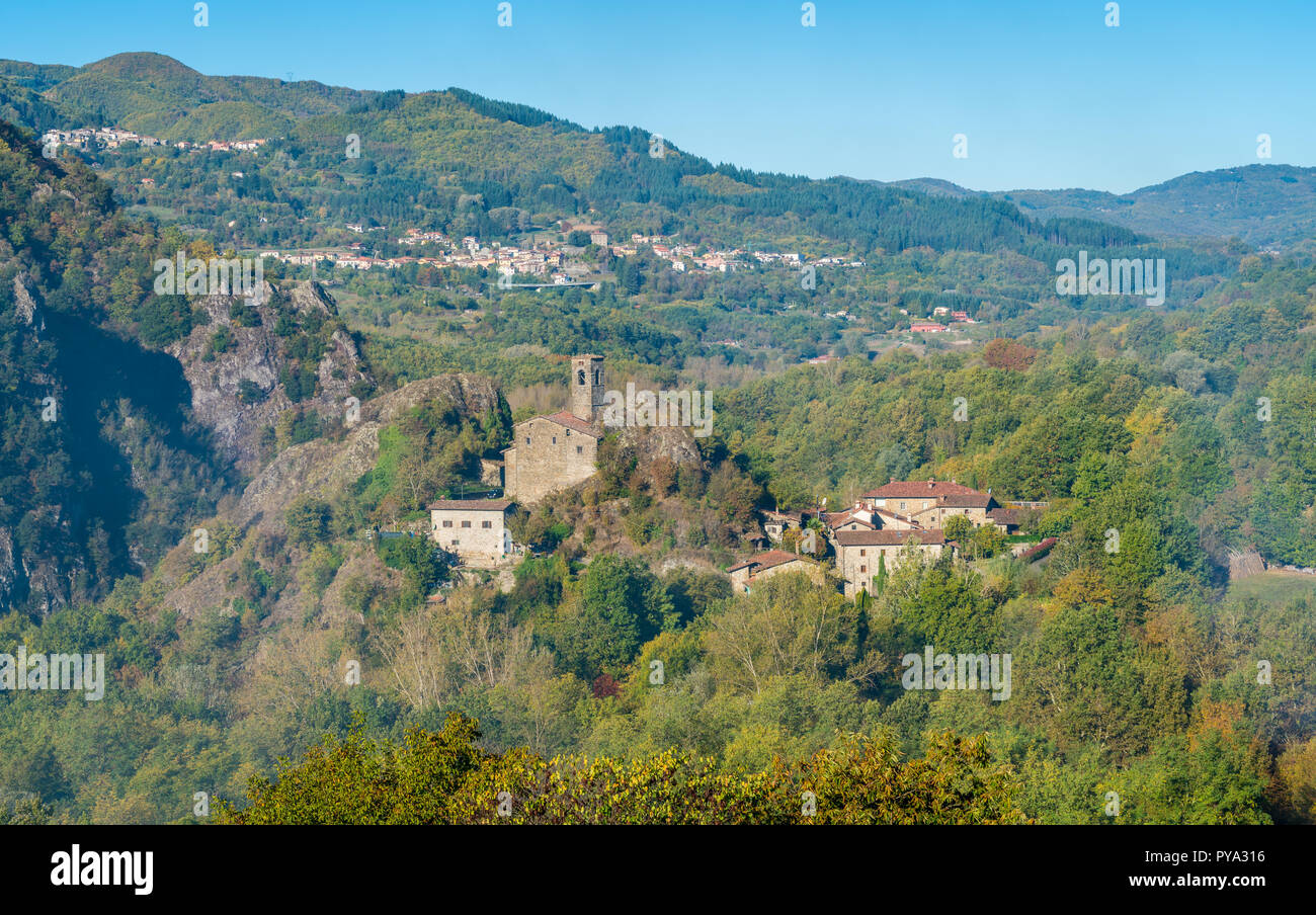 Die idyllische San Pantaleone Kirche im Nationalpark Der appenino Tosco Emiliano. Toskana, Italien. Stockfoto