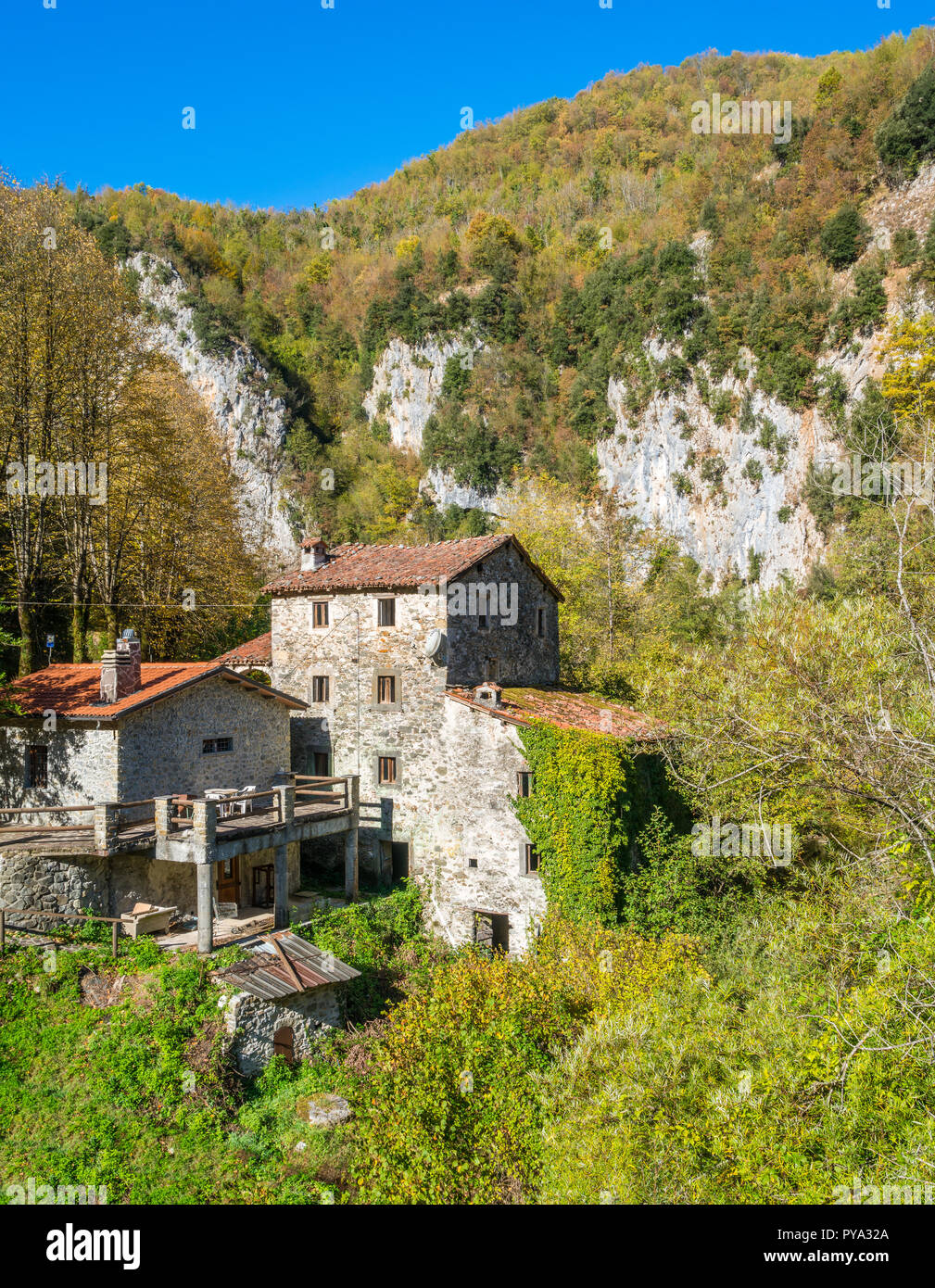 Ein idyllisches Landhaus in der Garfagnana, in der Nähe von Castelnuovo. Provinz Lucca, Toskana. Stockfoto