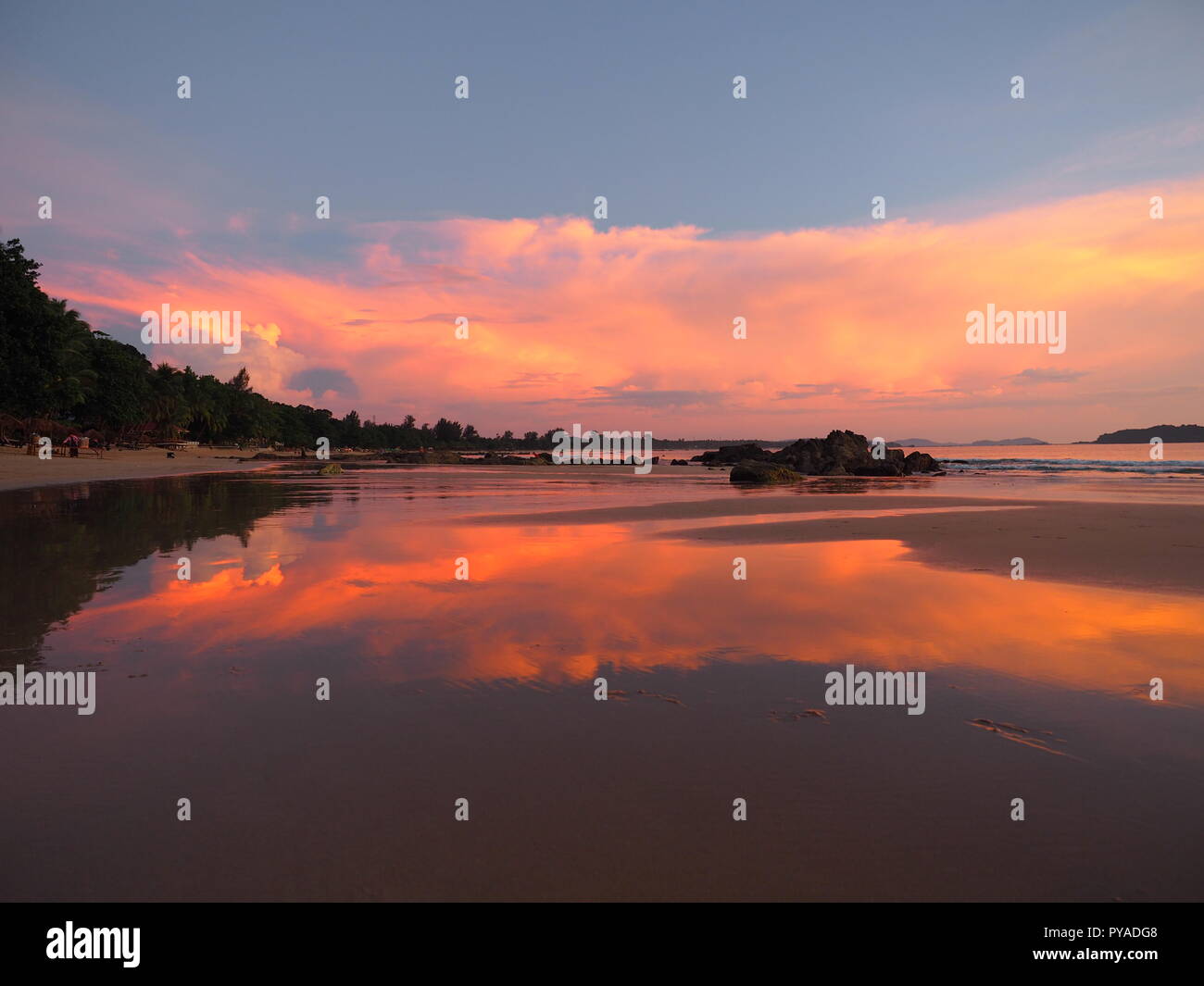 Sonnenuntergang Reflexionen über Ngapali Beach, Myanmar (Birma) Stockfoto