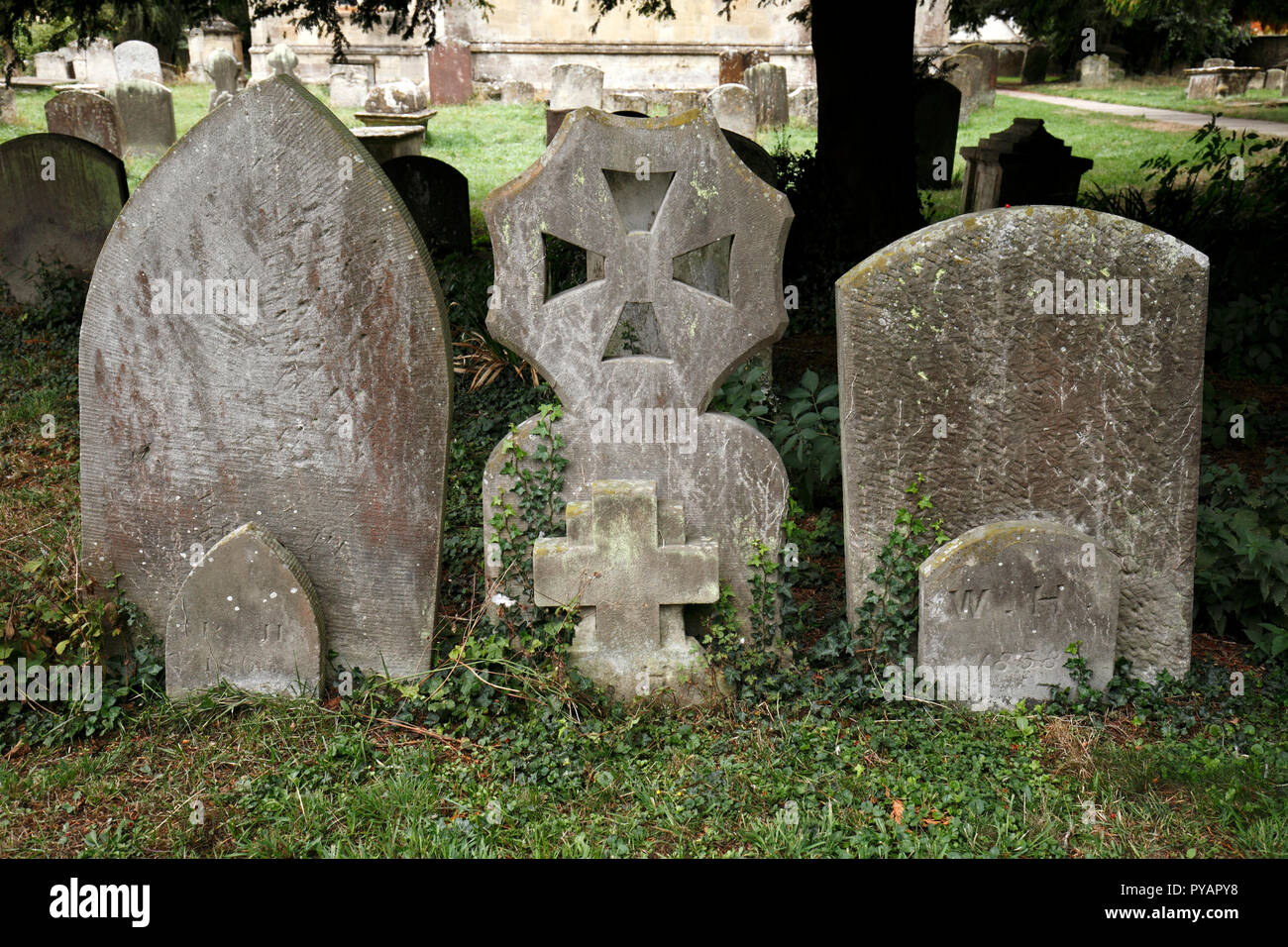 Doppel Grabsteine in der St. Laurentius Kirche, Shelley's Schließen, Lechlade-on-Thames, Gloucestershire. UK. Stockfoto