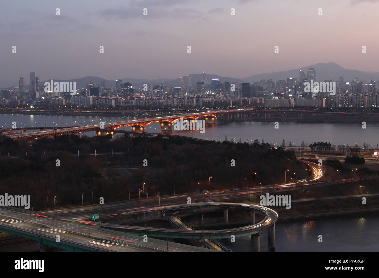 Nacht in korea -Fotos und -Bildmaterial in hoher Auflösung – Alamy