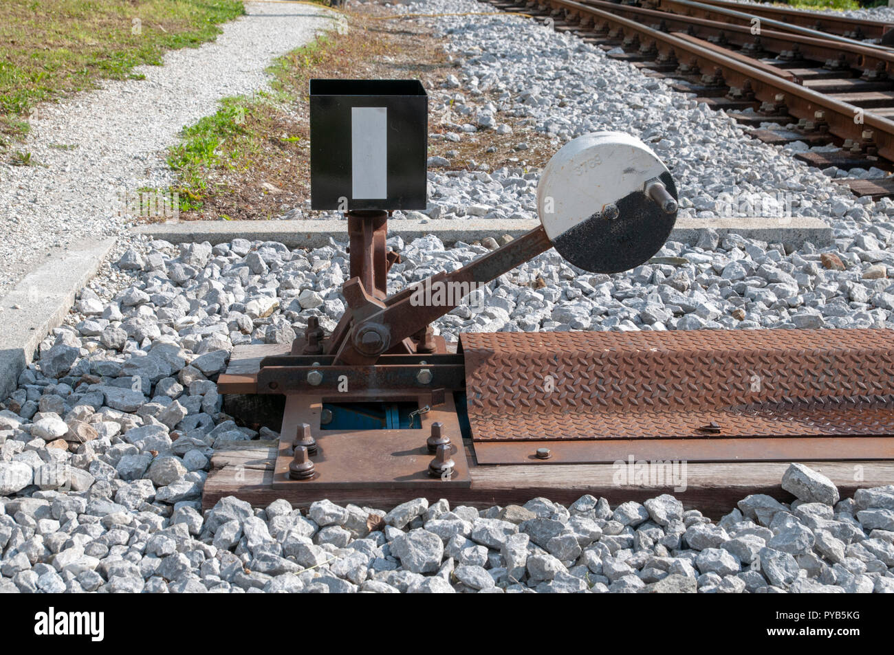 Manuelle Eisenbahn-Schalter an der Tramhaltestelle in Fulpmes, ein Dorf und eine Gemeinde im Stubaital, Tirol, Österreich. Stockfoto