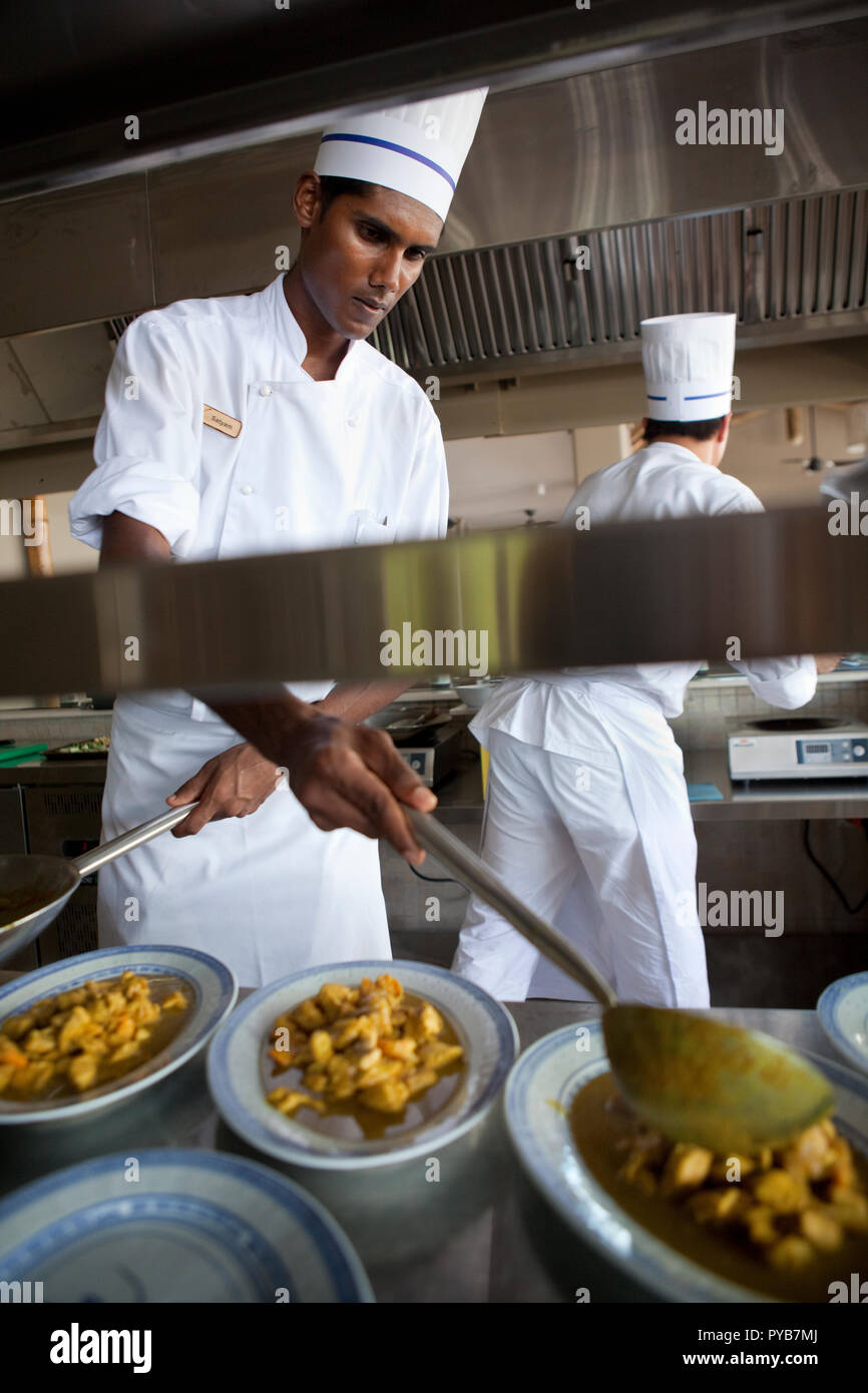 Hotel Köche servieren in Mauritius Curry. Stockfoto