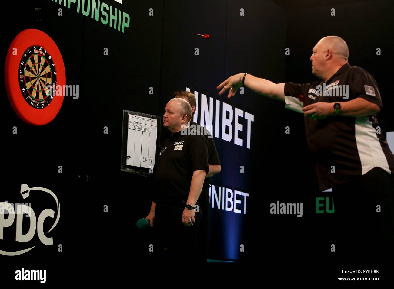 Dortmund, Deutschland. 25 Okt, 2018. firo: 25.10.2018, Dart, PDC, Unibet European Darts Championship 2018, Dortmund Mervyn King (ENG), Dart werfen, die Hälfte Abbildung, Einleger, Funktion, Allgemein | Verwendung der weltweiten Kredit: dpa/Alamy leben Nachrichten Stockfoto