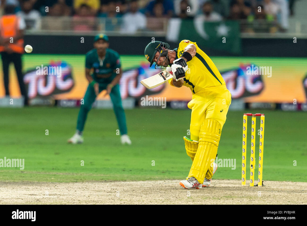 Dubai, VAE. 26. Okt 2018. Glenn Maxwell von Australien spielt einen Schuß während der 2 T 20 Internationale zwischen Pakistan und Australien am Dubai International Stadium, Dubai, UAE am 26. Oktober 2018. Foto von Grant Winter. Credit: UK Sport Pics Ltd/Alamy leben Nachrichten Stockfoto