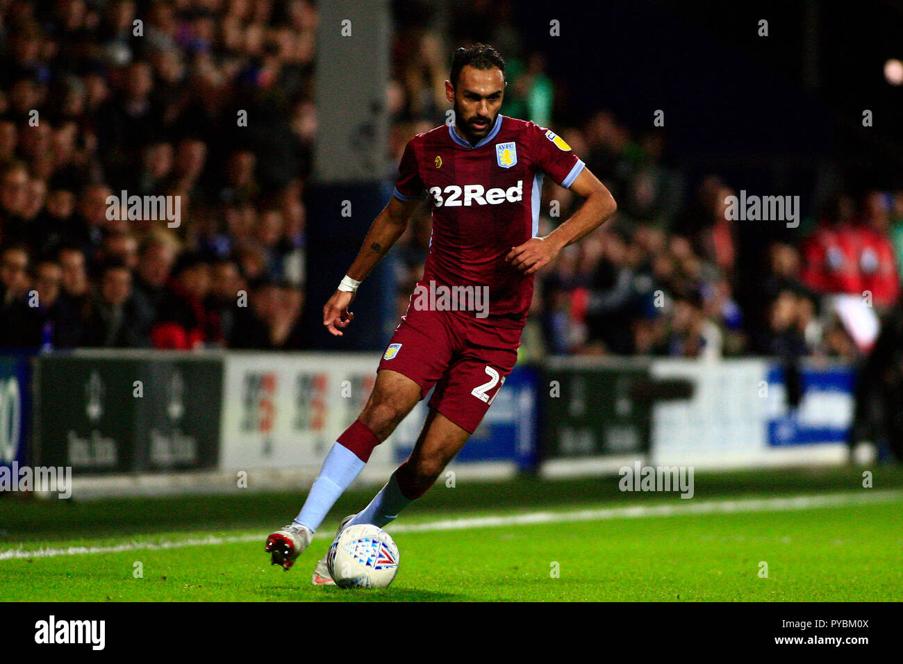 Ahmed Elmohamady von Aston Villa in Aktion. EFL Skybet Meisterschaft übereinstimmen, Queens Park Rangers gegen Aston Villa an der Loftus Road Stadium in London am Freitag, den 26. Oktober 2018. Dieses Bild dürfen nur für redaktionelle Zwecke verwendet werden. Nur die redaktionelle Nutzung, eine Lizenz für die gewerbliche Nutzung erforderlich. Keine Verwendung in Wetten, Spiele oder einer einzelnen Verein/Liga/player Publikationen. pic von Steffan Bowen/Andrew Orchard sport Fotografie/Alamy leben Nachrichten Stockfoto