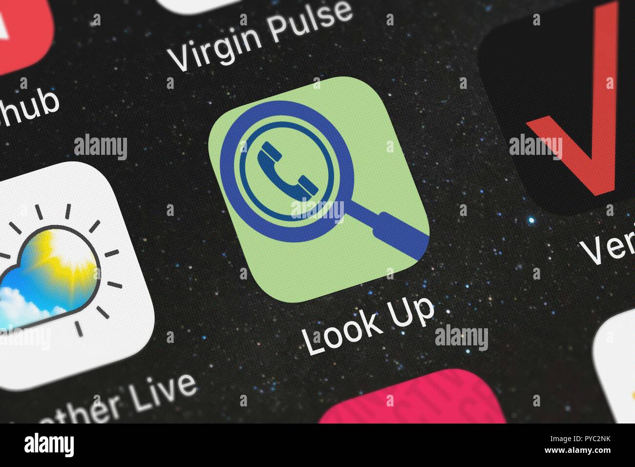 London, Großbritannien, 26. Oktober 2018: Nahaufnahme der Look Up - Reverse Phone Lookup Anzahl Anrufer-ID Symbol aus Appsverse Inc. auf einem iPhone. Stockfoto