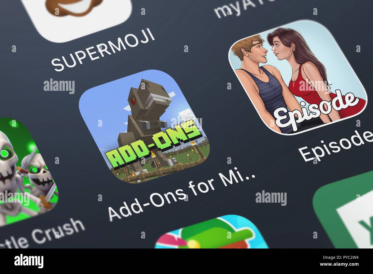 London, Großbritannien, 26. Oktober 2018: Nahaufnahme der Add-Ons für Minecraft PE Symbol aus NuVex LLC auf einem iPhone. Stockfoto