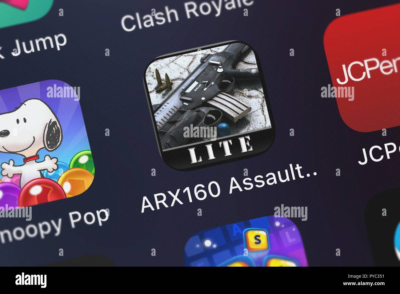 London, Großbritannien, 26. Oktober 2018: Screenshot der mobile App ARX160 Assault Rifle 3D-lite-GUNCLUB EDITION von Gun Club Studios. Stockfoto