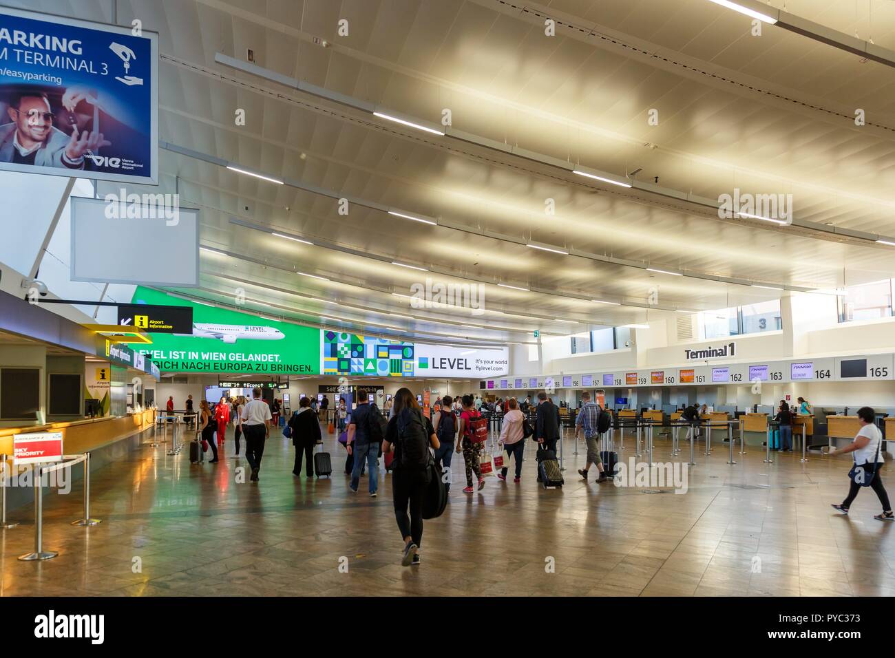 Wien, Österreich - 17. September 2018: Terminal 1 am Flughafen Wien (VIE) in Österreich. | Verwendung weltweit Stockfoto