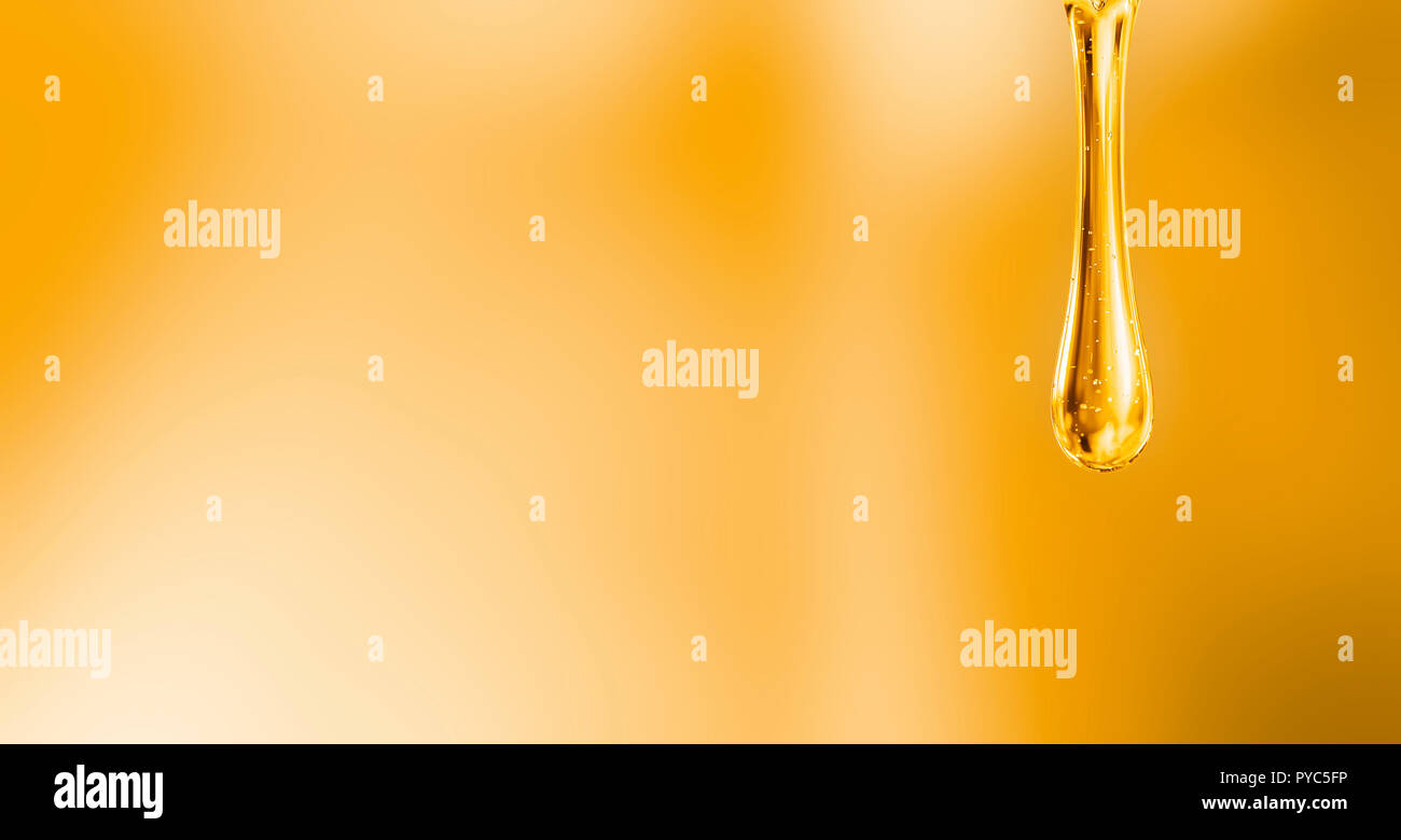 Flüssige Tropfen Motoröl auf orange Hintergrund Stockfoto