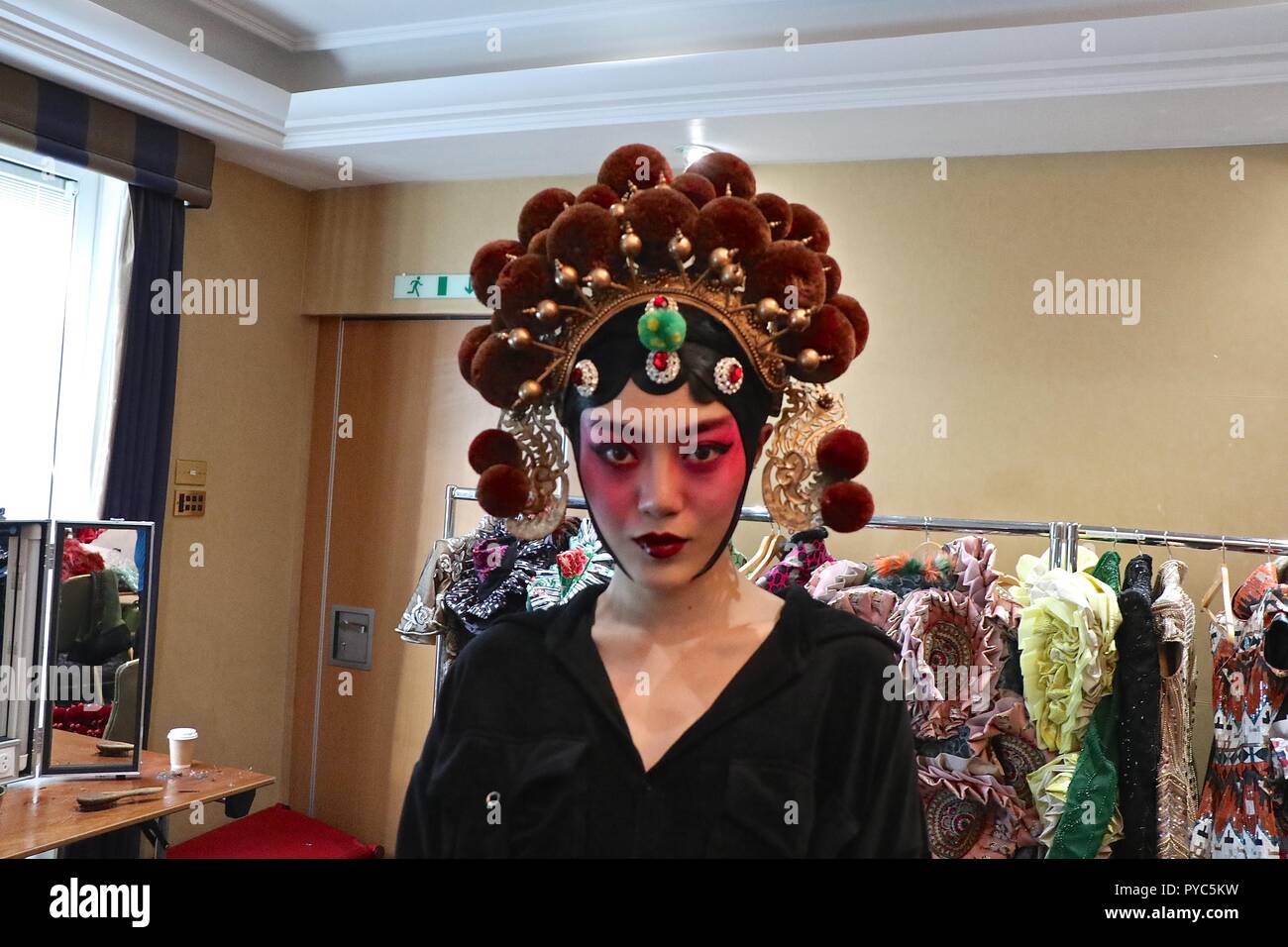 Sie Guang Hu Couture Show Backstage Stockfoto