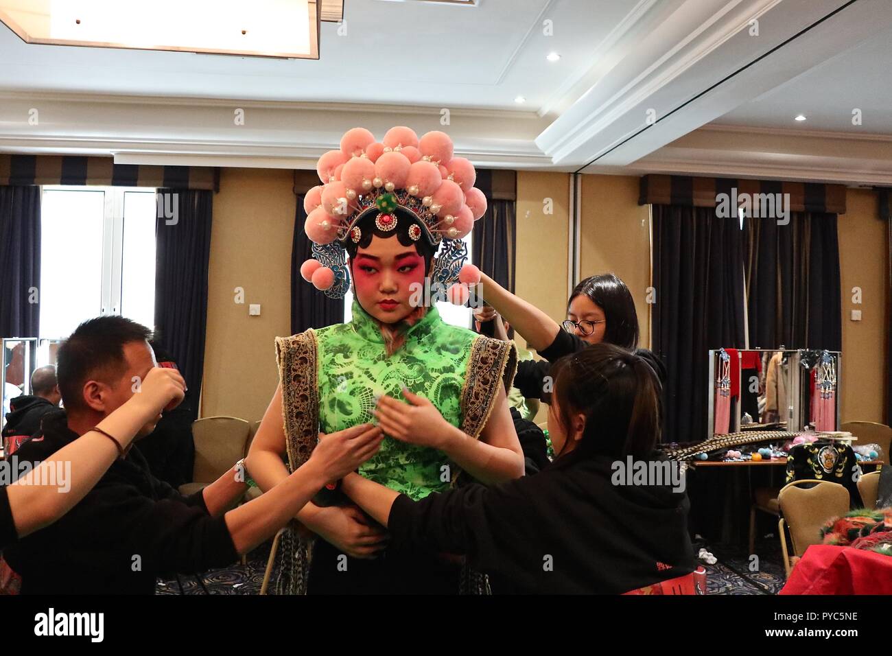 Sie Guang Hu Couture Show Backstage Stockfoto