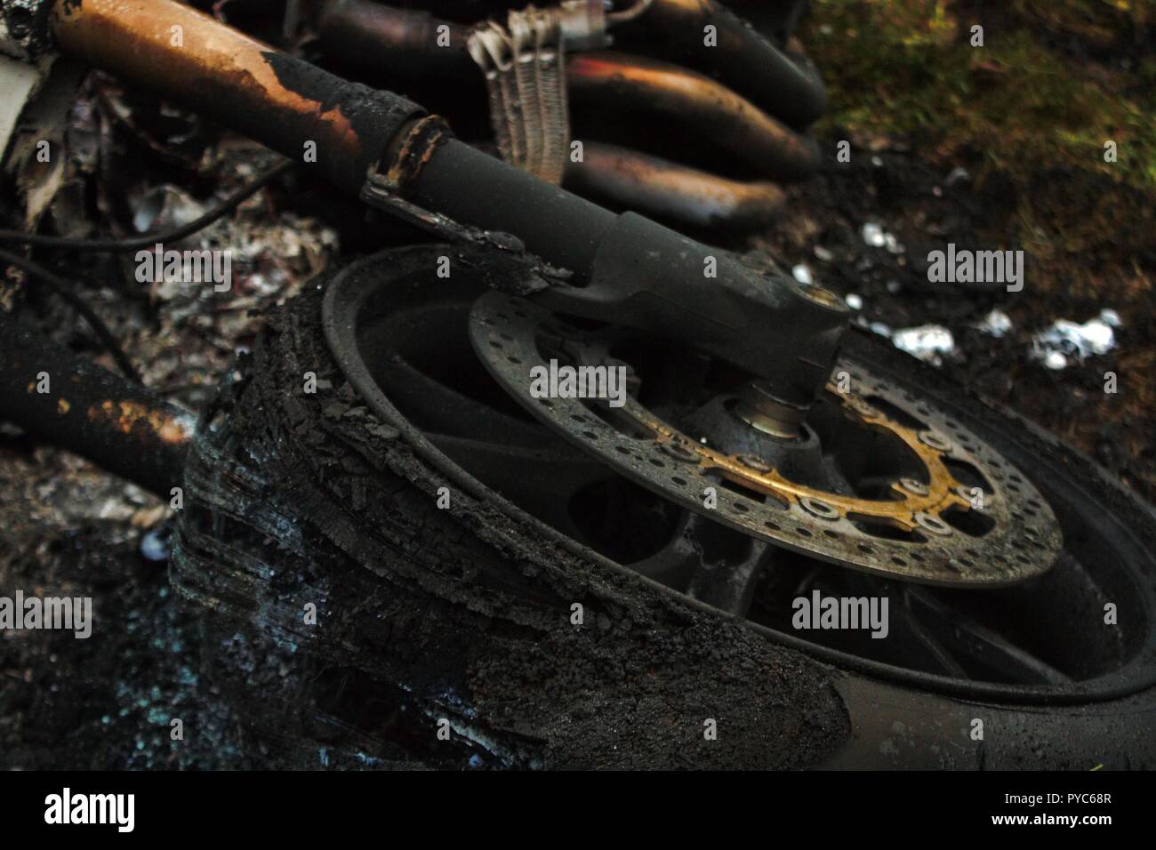 Ausgebrannt Motorrad aufgegeben, nachdem Joyride Stockfoto
