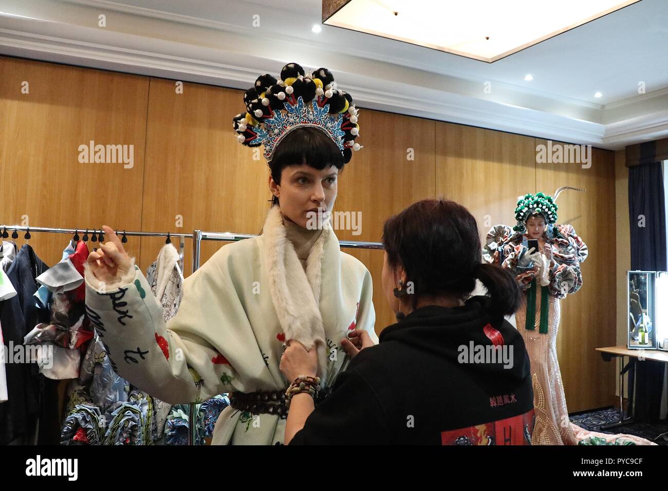 Sie Guang Hu Couture Show Backstage Stockfoto