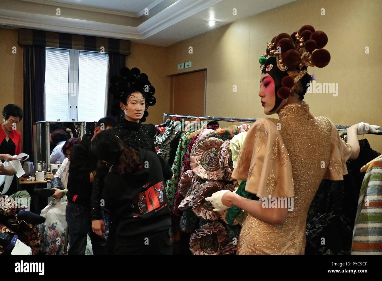 Sie Guang Hu Couture Show Backstage Stockfoto