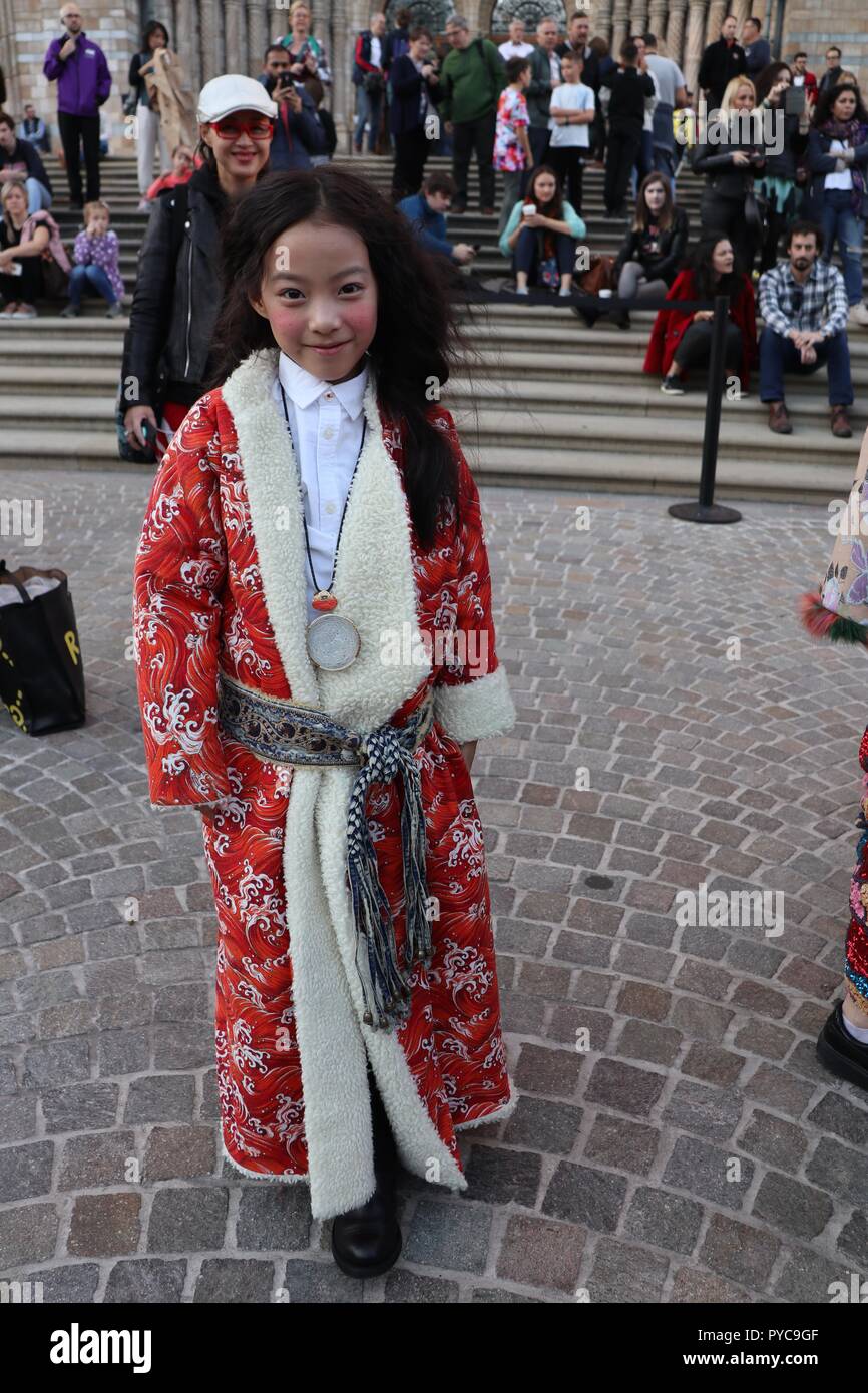 Sie Guang Hu Couture Show Backstage Stockfoto