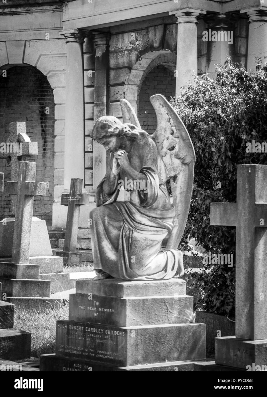 Weinende Engel Grabstein Brompton Cemetery in London Stockfoto Weinende Engel Grabstein Brompton Cemetery in London Stockfoto