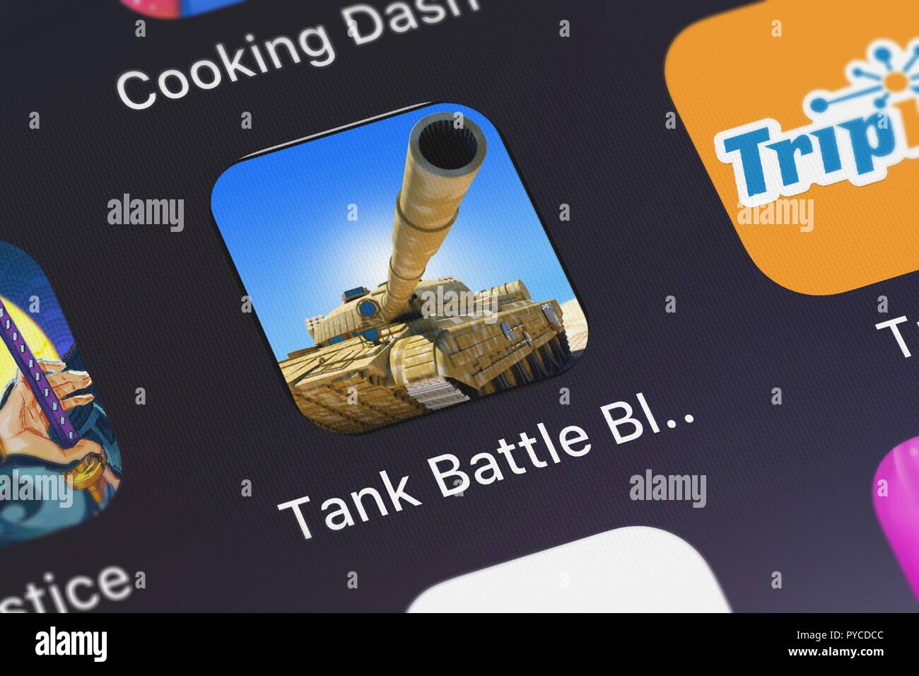 London, Großbritannien, 26. Oktober 2018: Der Tank Battle Blitz Multiplayer mobile App von Meng Li auf einem iPhone Bildschirm. Stockfoto