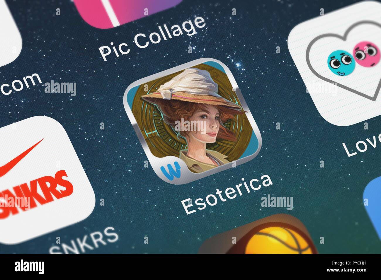 London, Großbritannien, 26. Oktober 2018: Symbol der mobile App Esoterica: hohle Erde von Alawar Entertainment, Inc. auf einem iPhone. Stockfoto