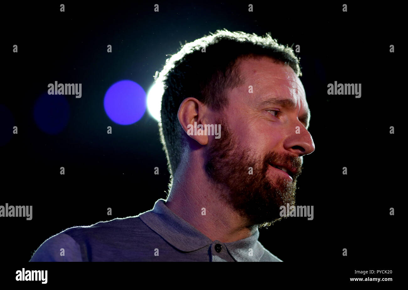 Bradley Wiggins spricht vor dem Lap Derby 40 während des vierten Tages der Six Day Series im Lee Valley Velopark, London. DRÜCKEN SIE VERBANDSFOTO. Bilddatum: Freitag, 26. Oktober 2018. Bildnachweis sollte lauten: Steven Paston/PA Wire. Stockfoto